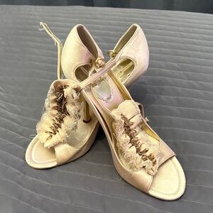 Max Studio Women's Heels in Gold and Cream